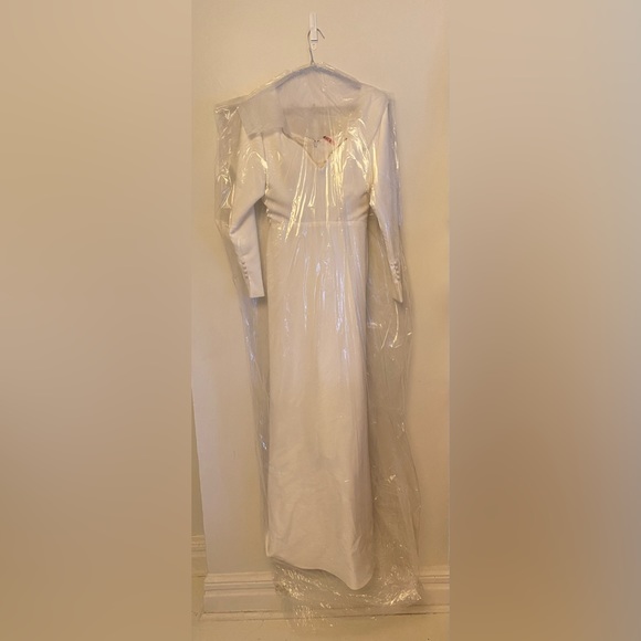 Sarah Seven Natalia Ivory fit & flare off the shoulder wedding dress (cleaned) - Picture 4 of 7